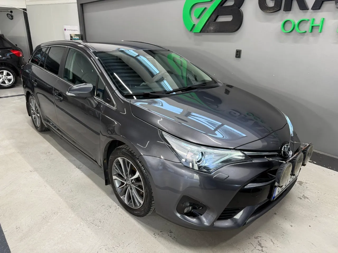 Vehicle image 6