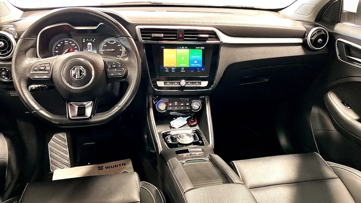 Vehicle image 3