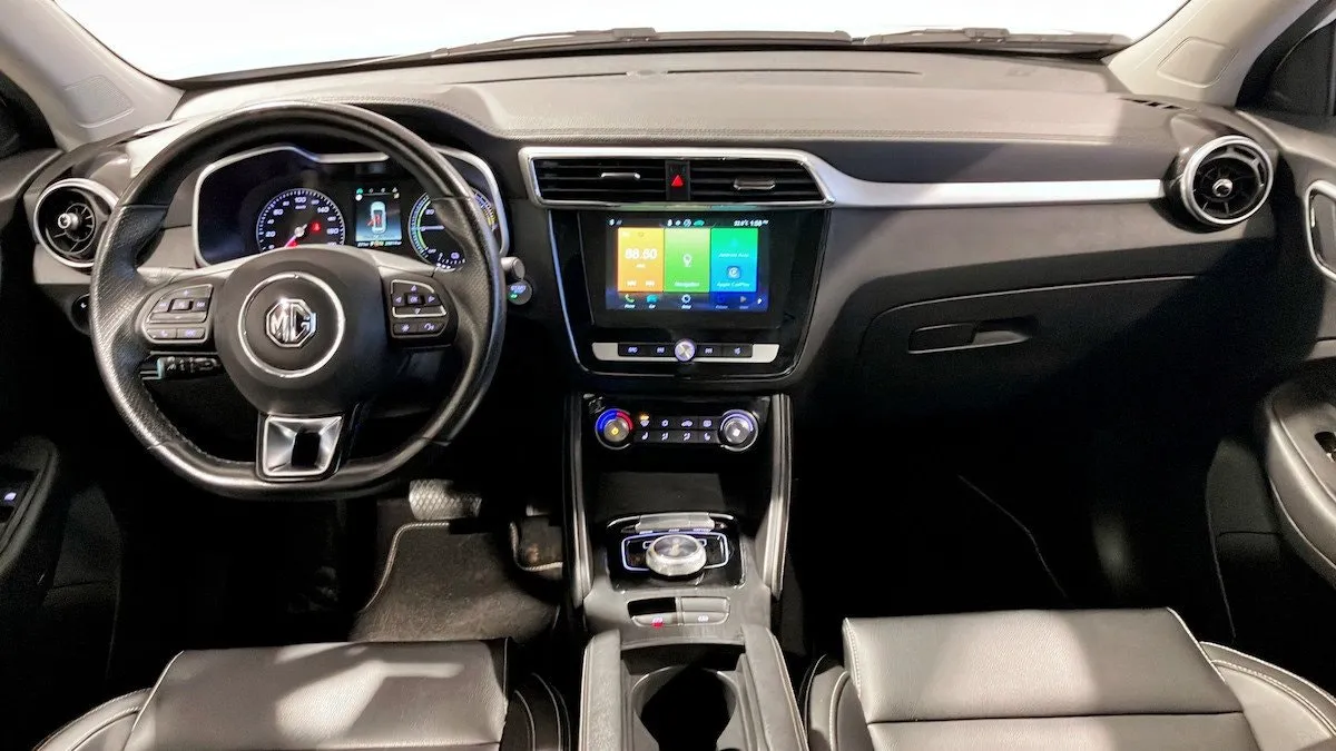 Vehicle image 3