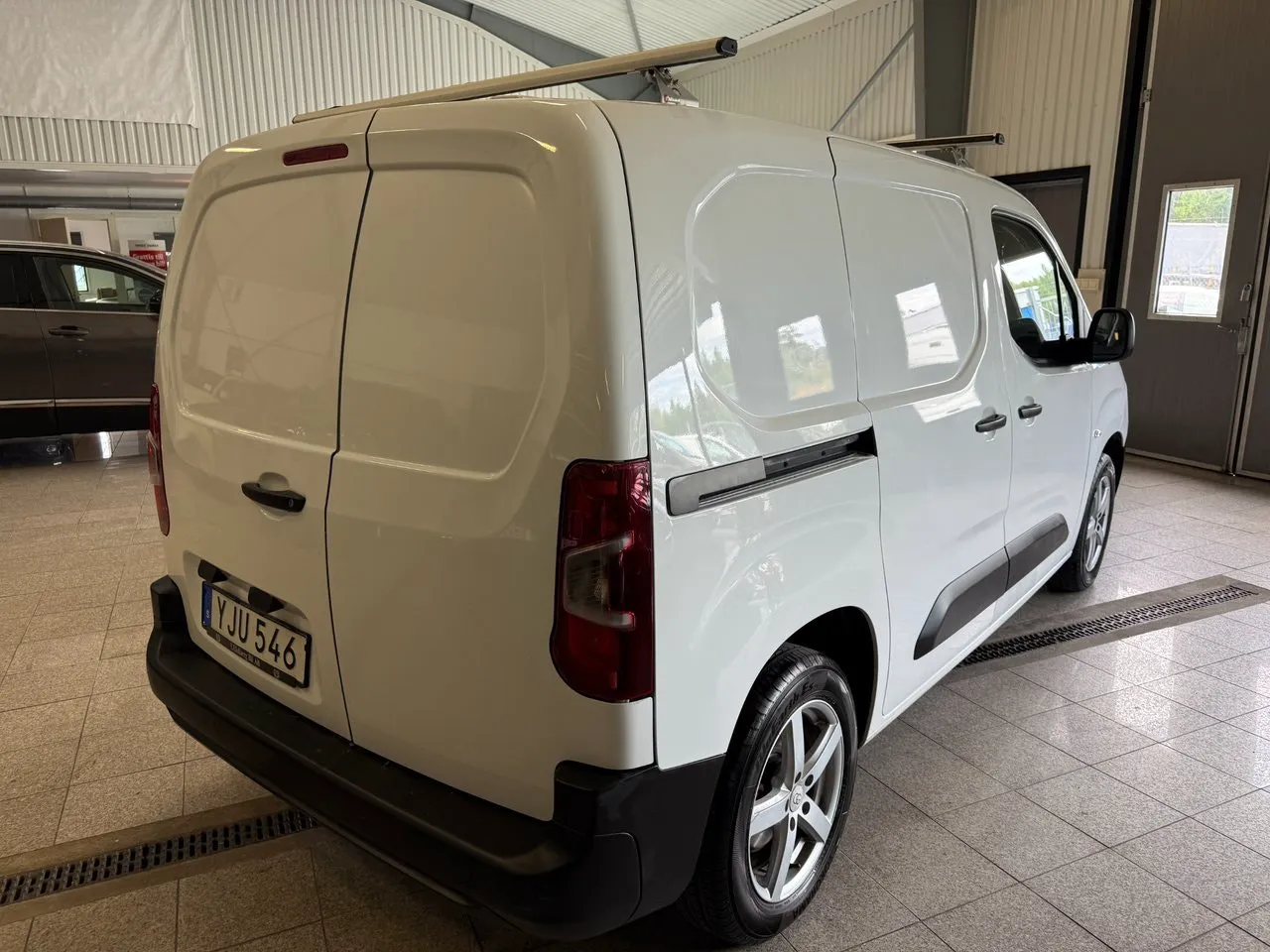 Vehicle image 5