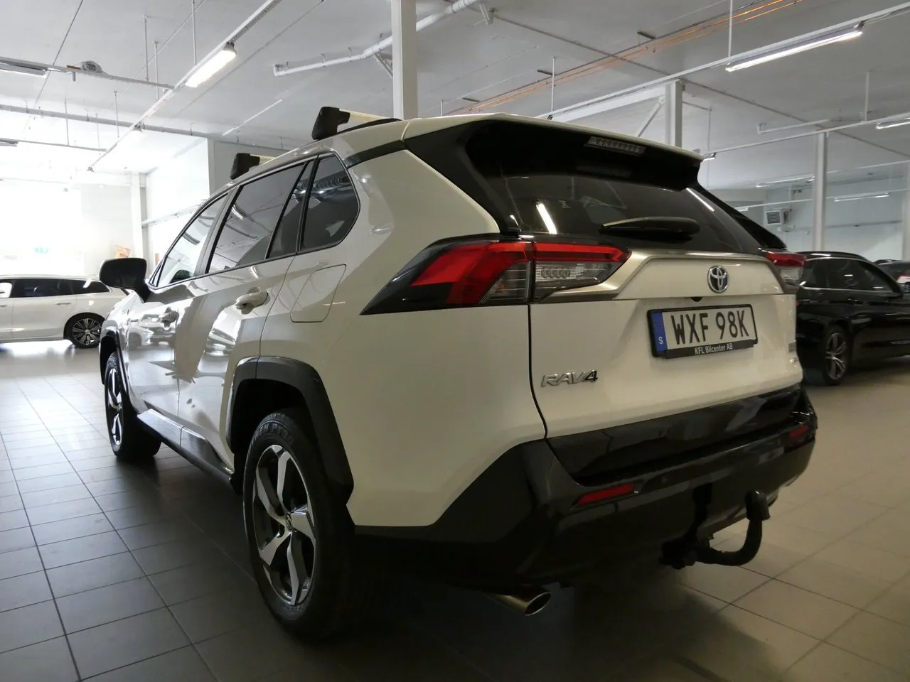 Vehicle image 8