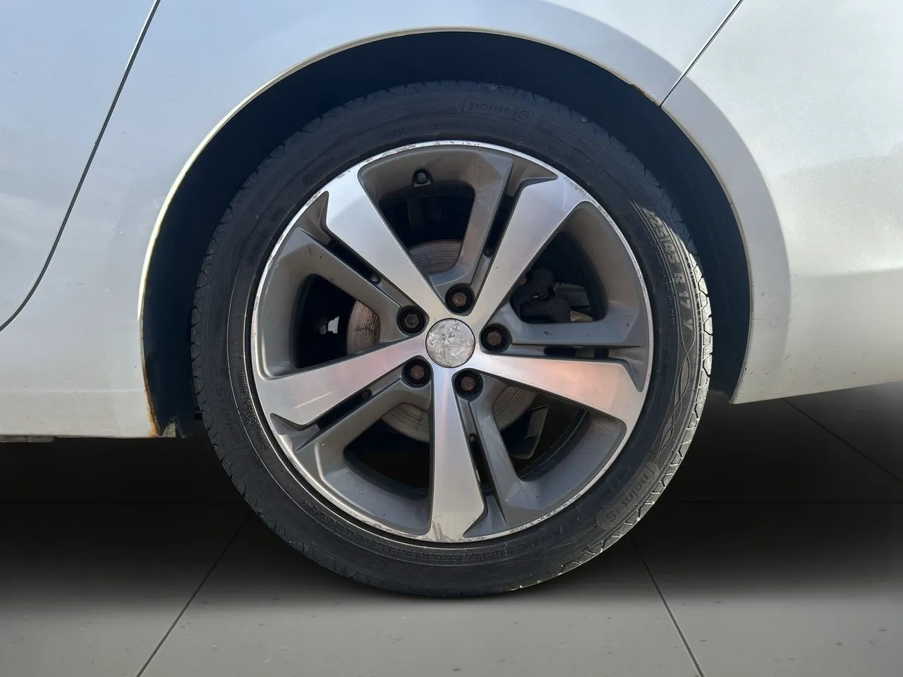 Vehicle image 13