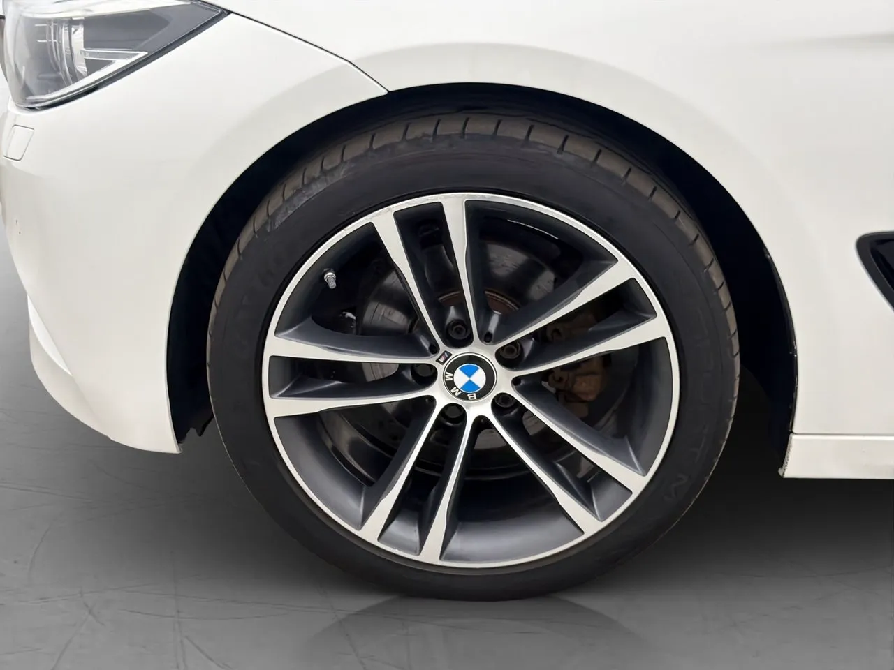 Vehicle image 30