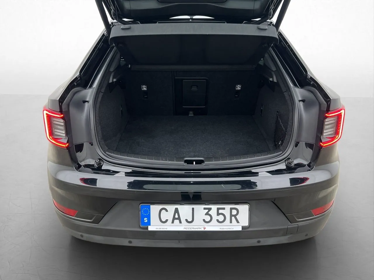 Vehicle image 32