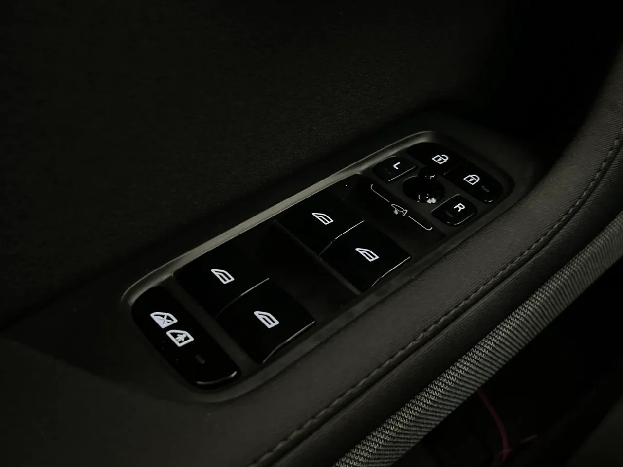 Vehicle image 34