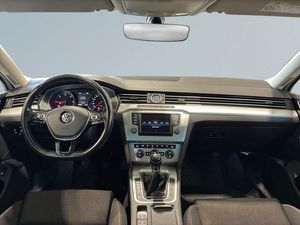 Volkswagen Passat bild 8
