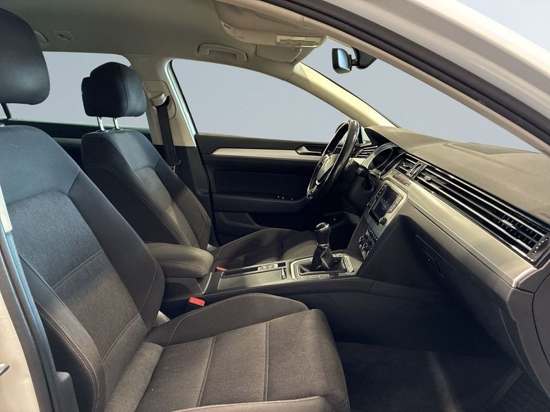 Volkswagen Passat bild 9