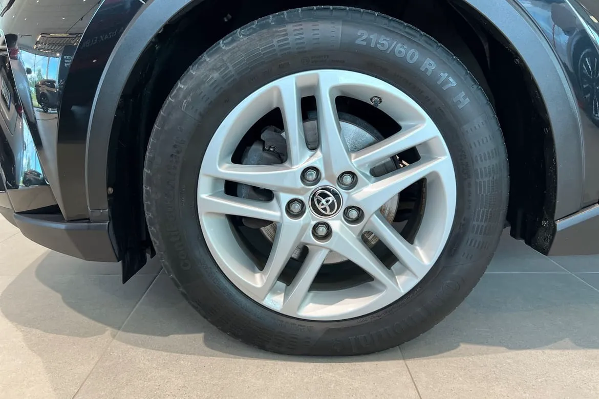 Vehicle image 32