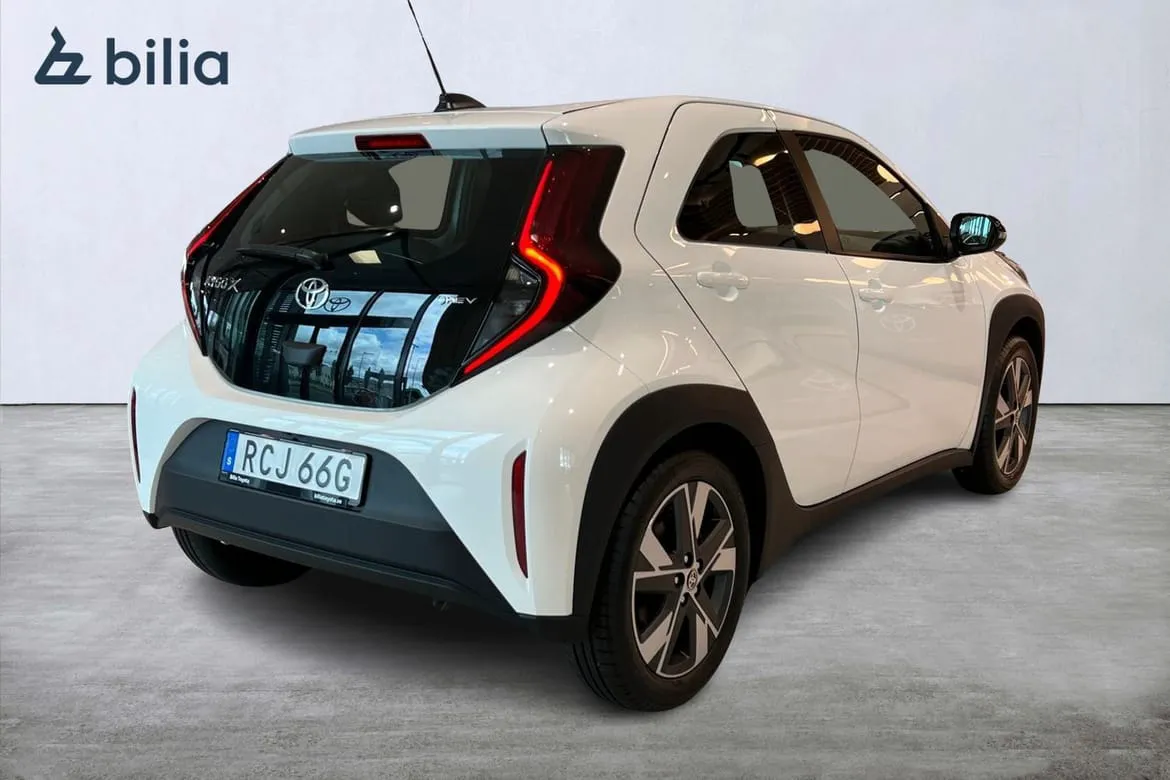 Vehicle image 18