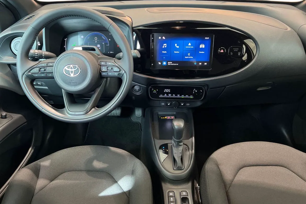Vehicle image 9