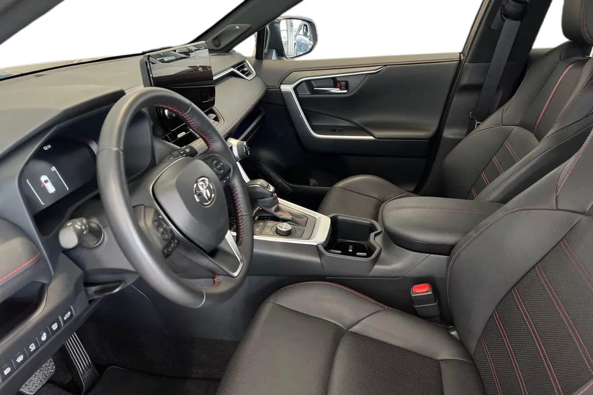 Vehicle image 13