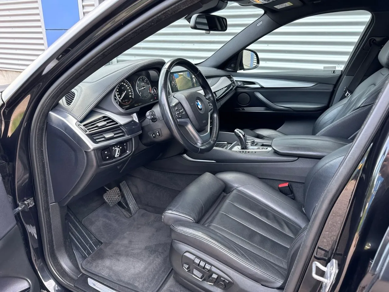 Vehicle image 24
