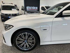 BMW 330 bild 10