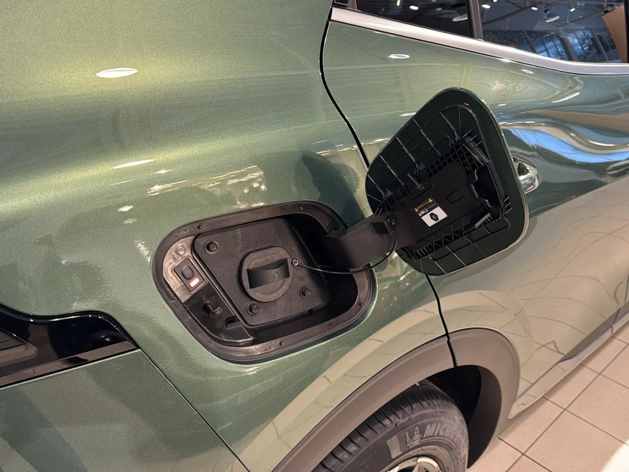 Vehicle image 14