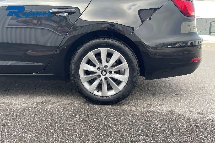 Vehicle image 18