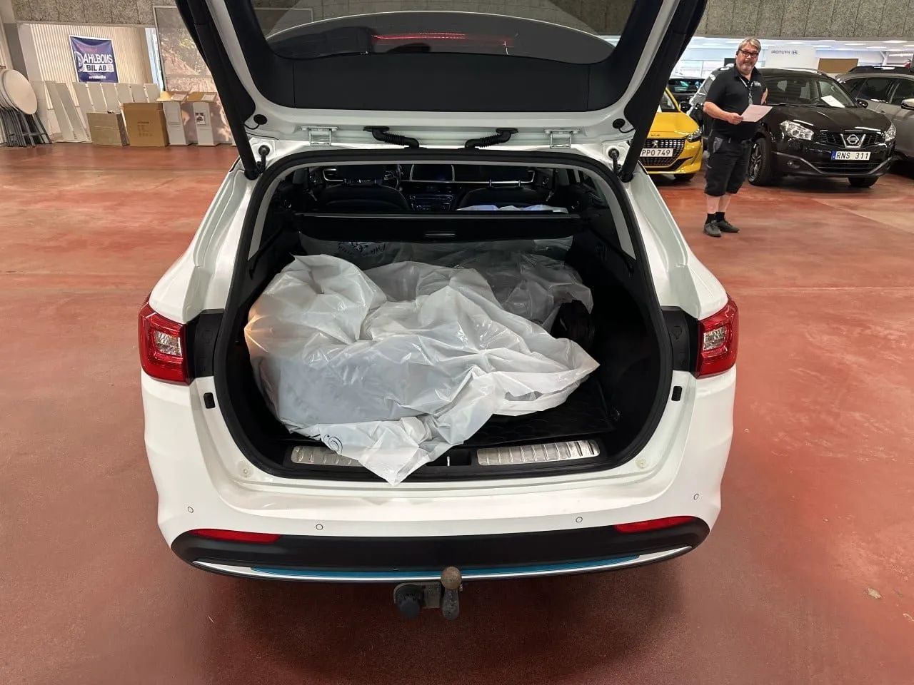 Vehicle image 8