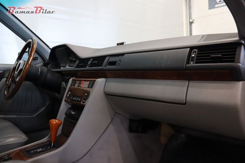 Mercedes E300 bild 17
