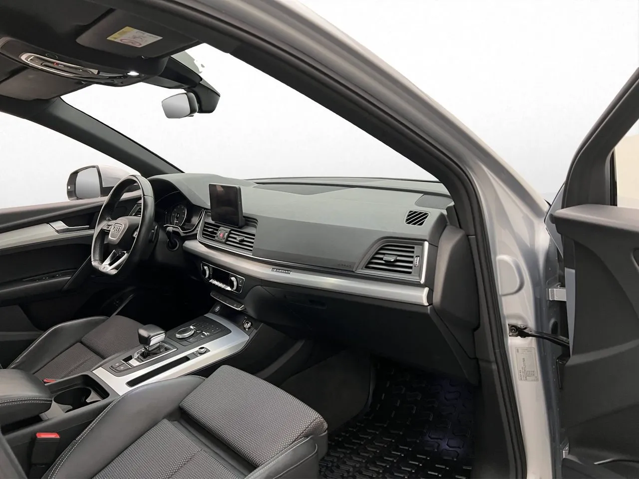 Vehicle image 18