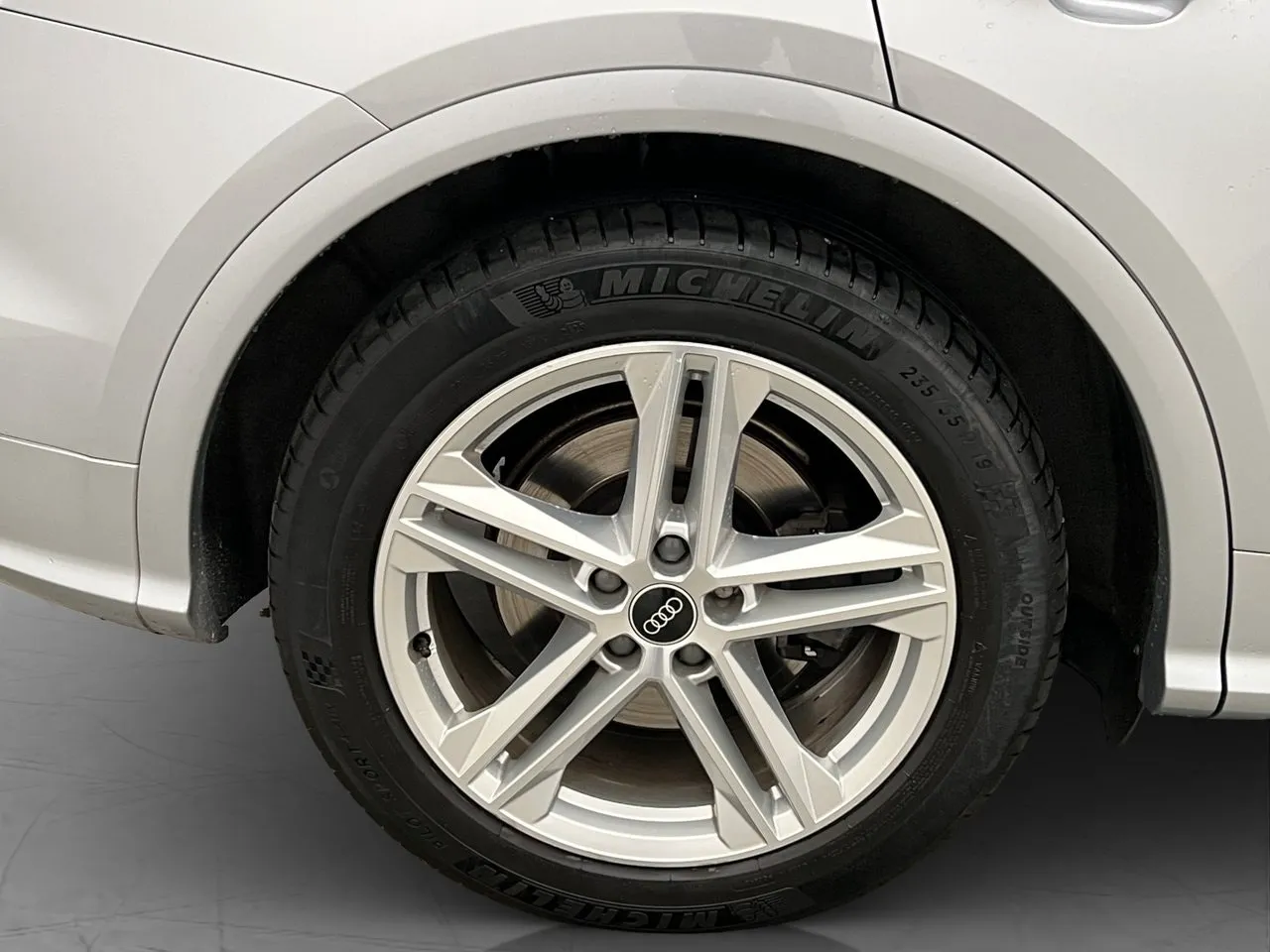Vehicle image 30