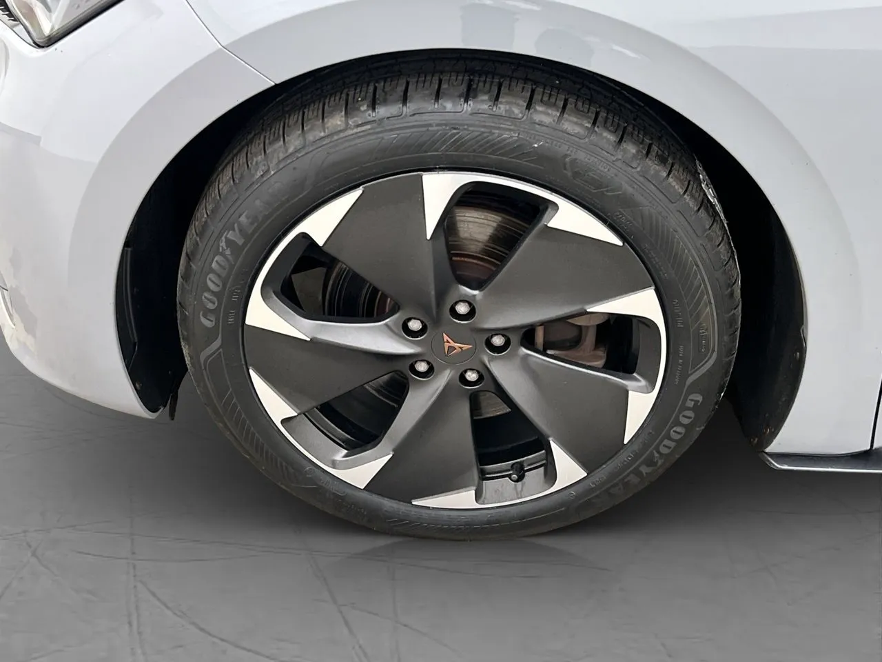 Vehicle image 32