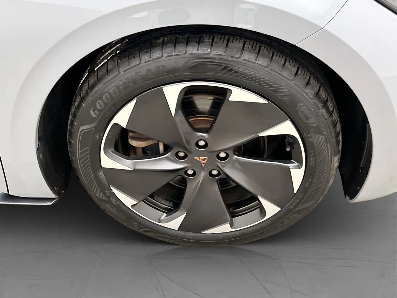 Vehicle image 30