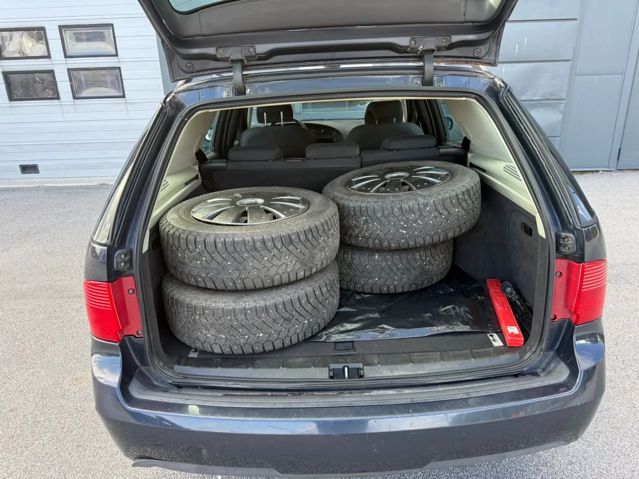 Vehicle image 8
