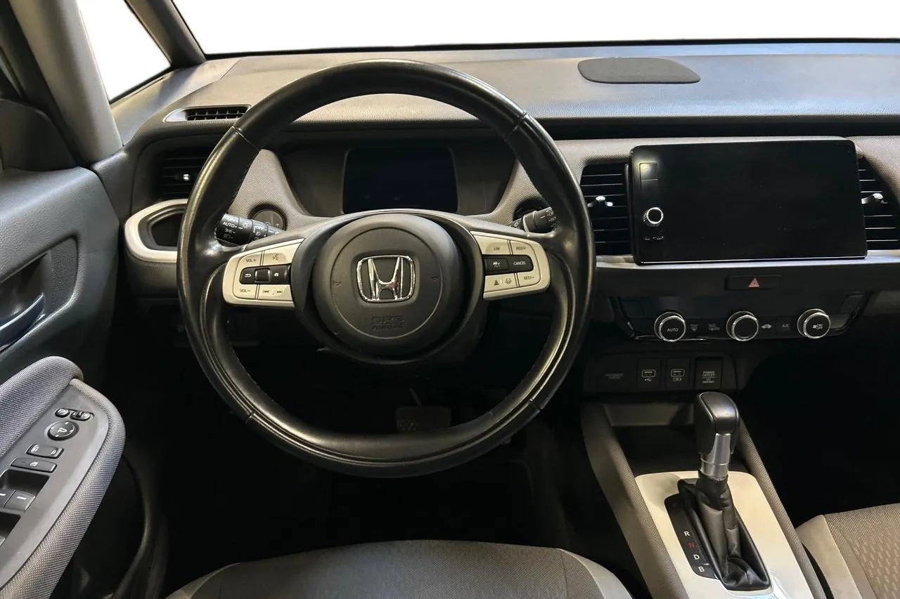 Vehicle image 15