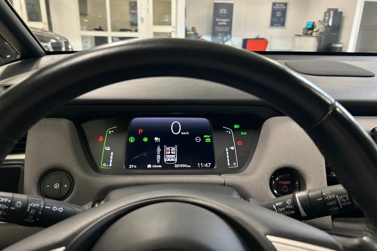 Vehicle image 16