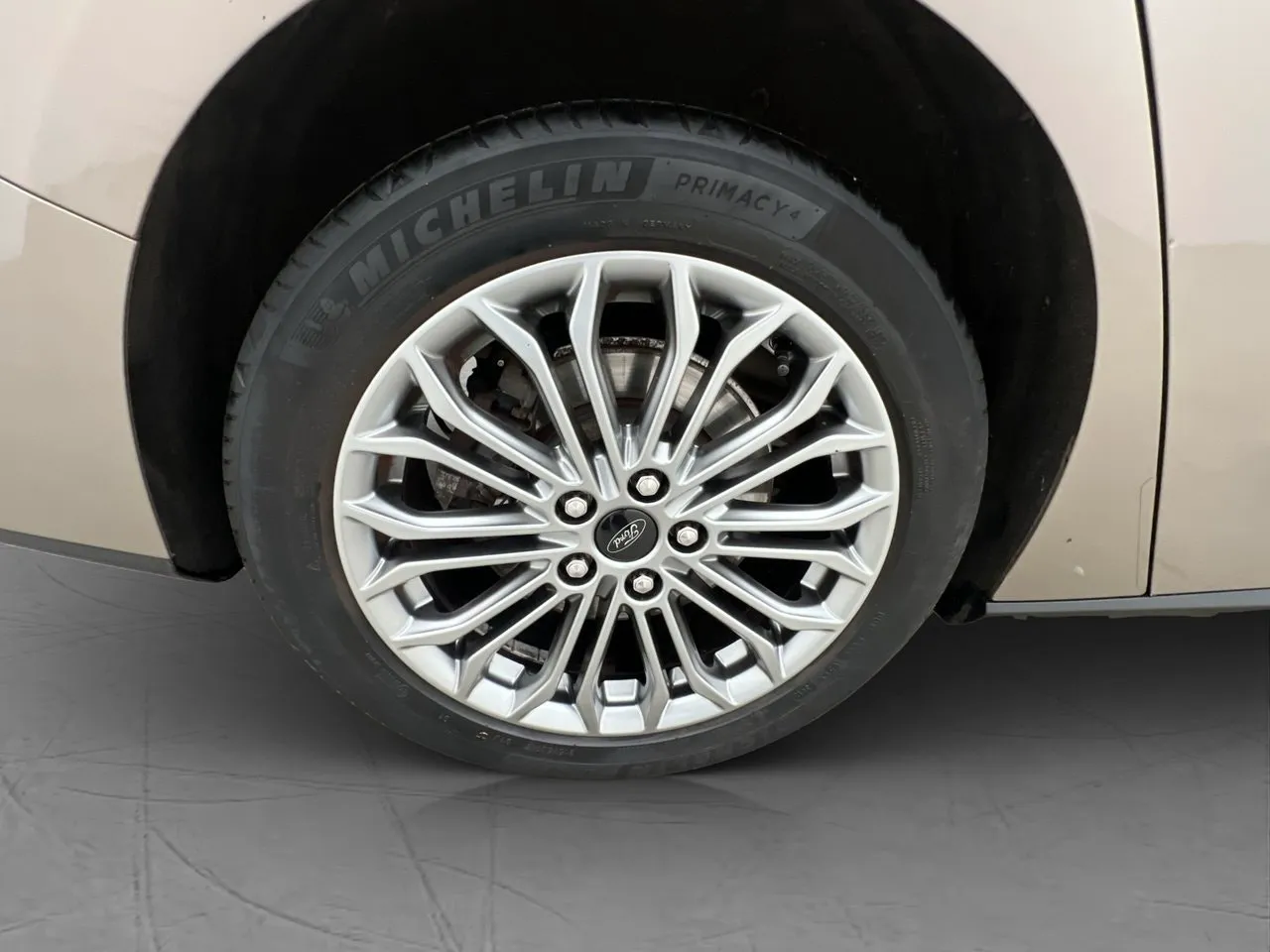 Vehicle image 30