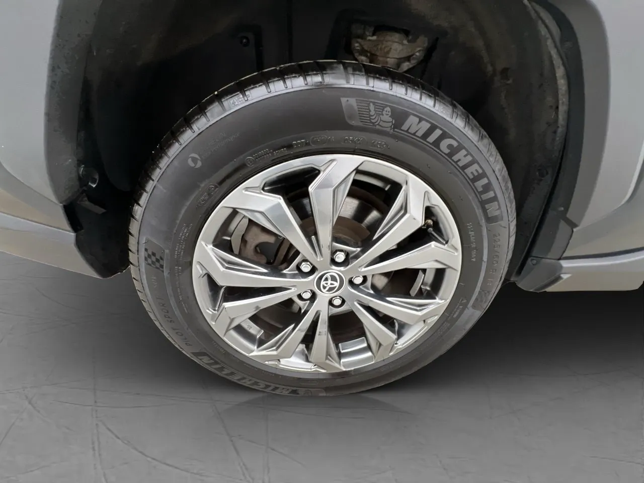 Vehicle image 33