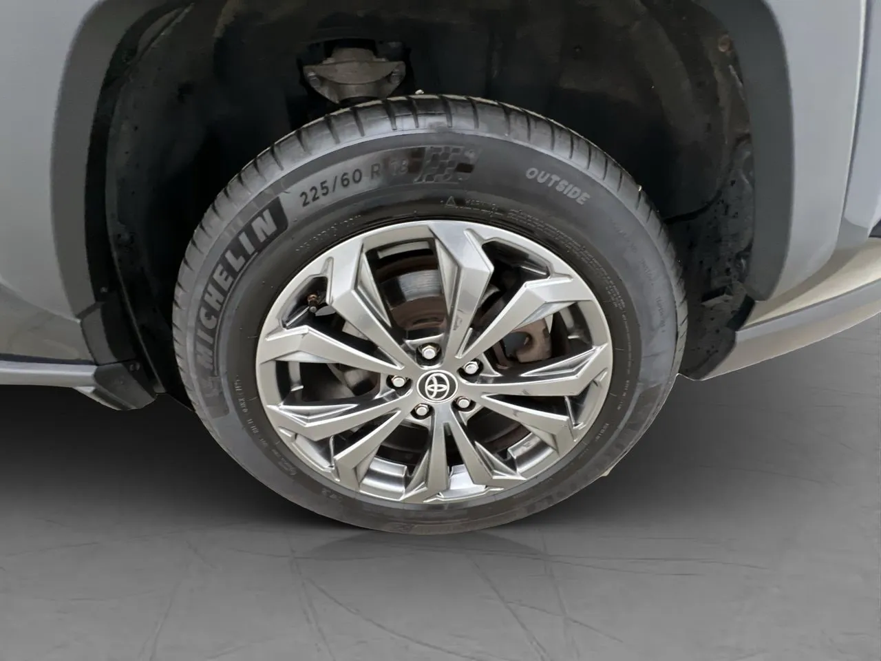 Vehicle image 32