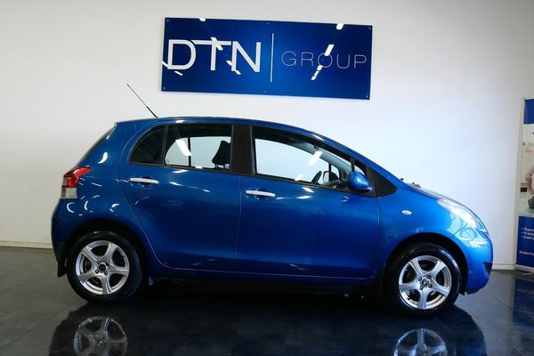 Toyota Yaris 5-dörrar/1.33/Dual/VVT-i/VÄLVÅRDAD/Kamkedja - 2010