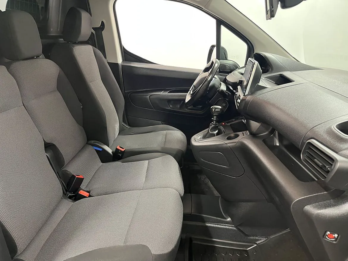 Vehicle image 22