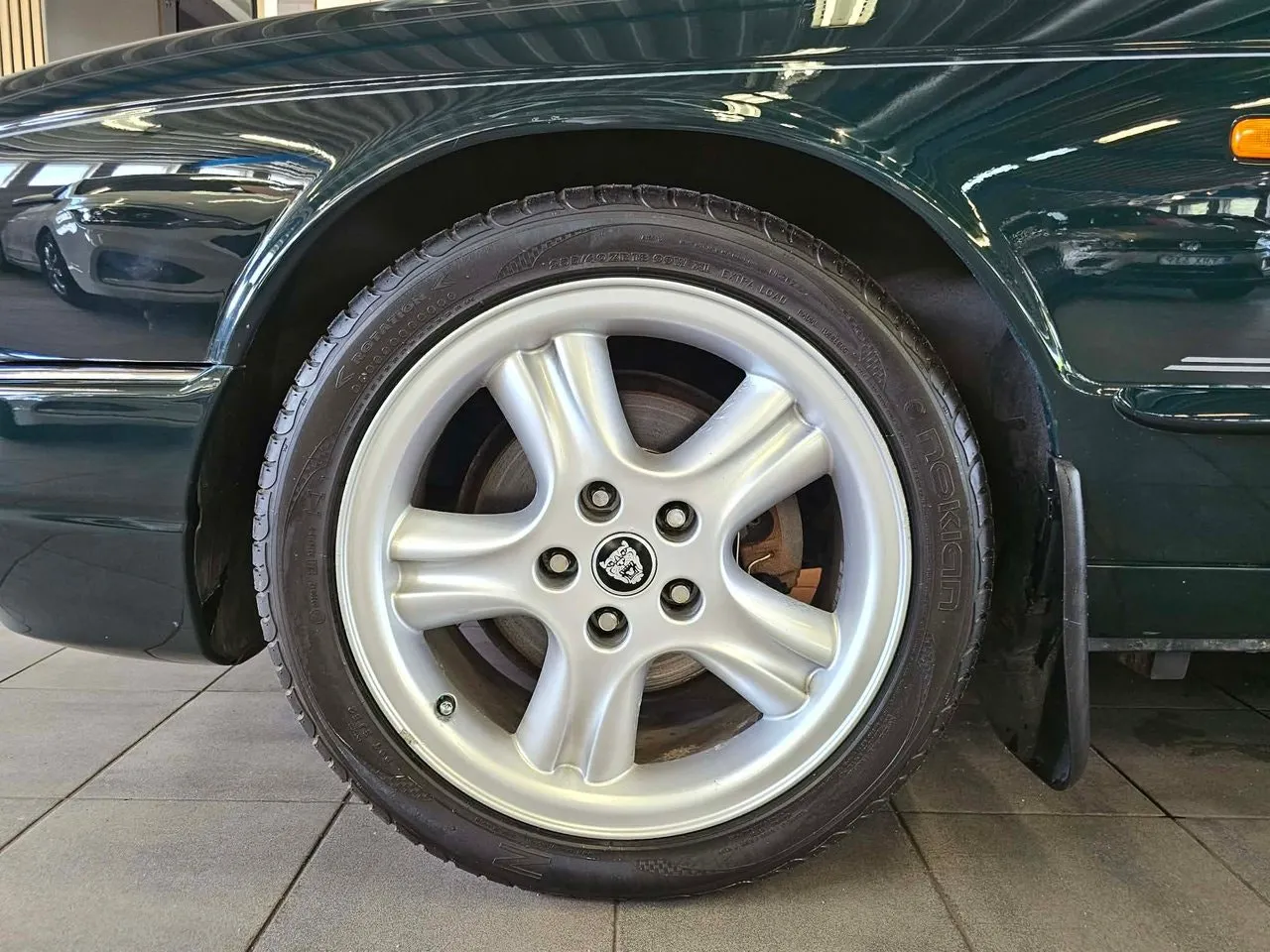 Vehicle image 18