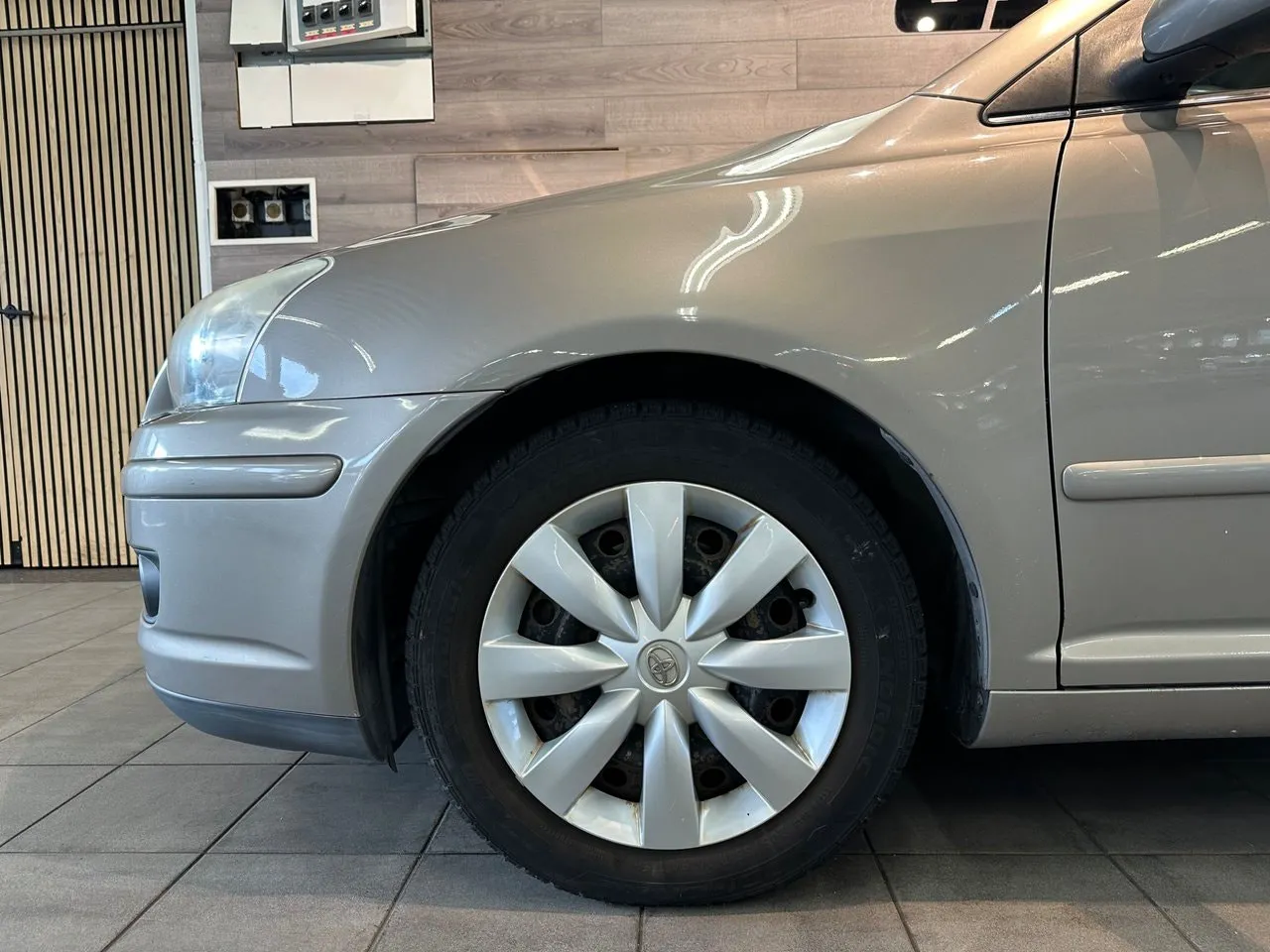 Vehicle image 19