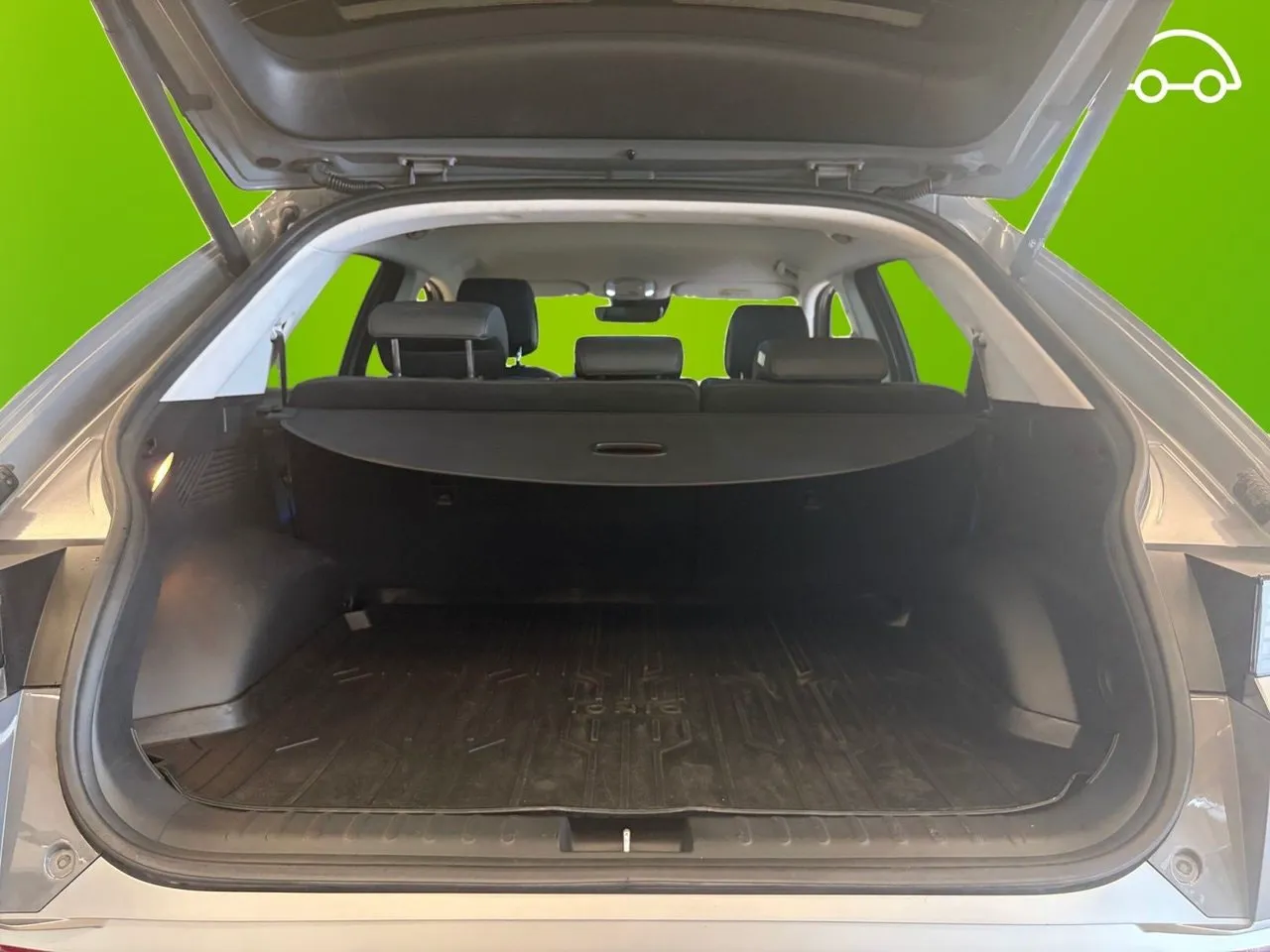 Vehicle image 15