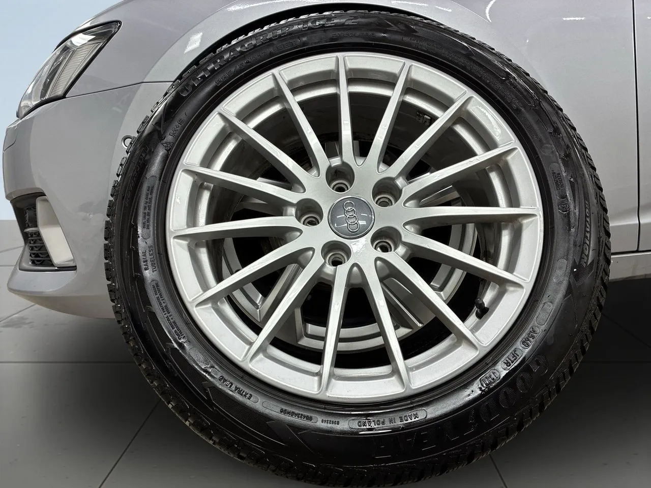 Vehicle image 13