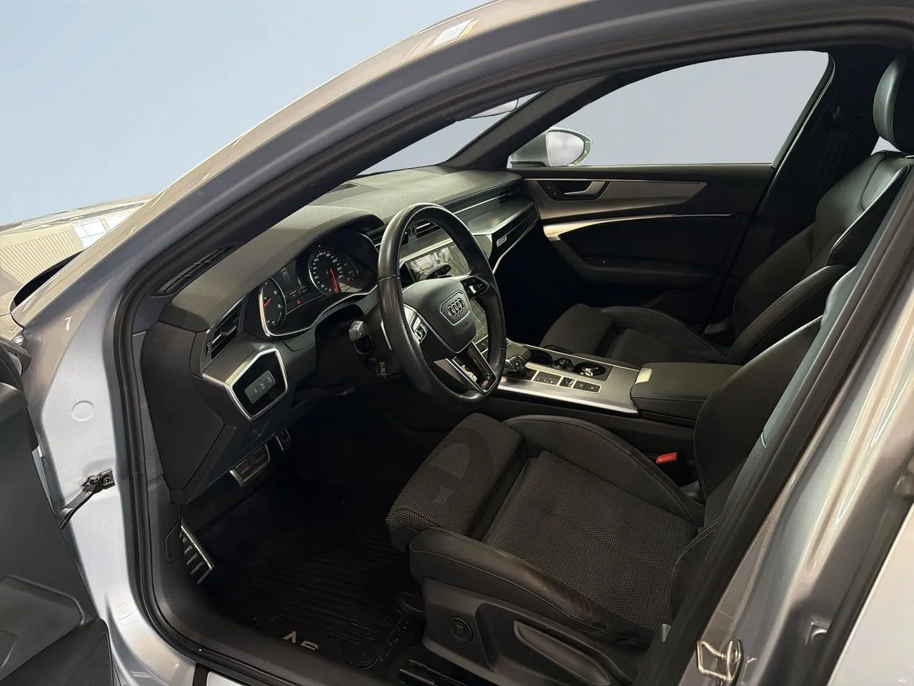 Vehicle image 6
