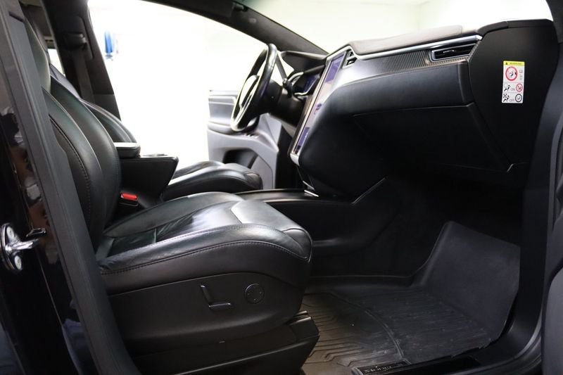 Tesla Model X bild 27