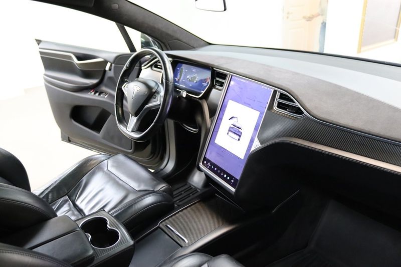 Tesla Model X bild 28