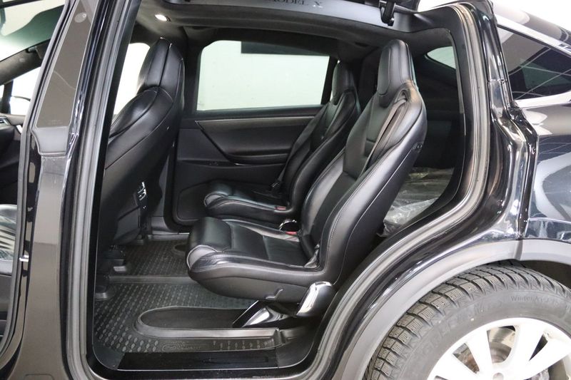 Tesla Model X bild 26