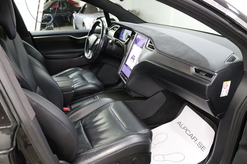 Tesla Model X bild 11