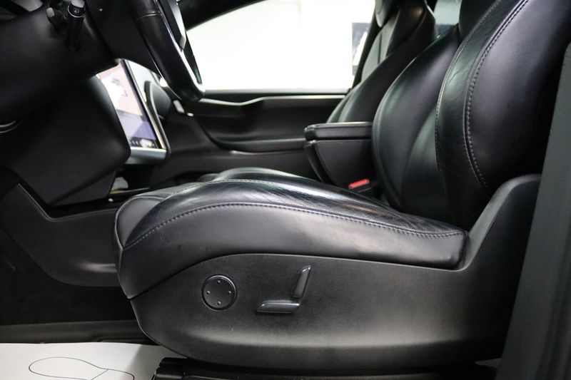 Tesla Model X bild 10