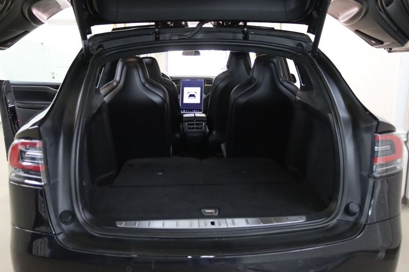 Tesla Model X bild 30