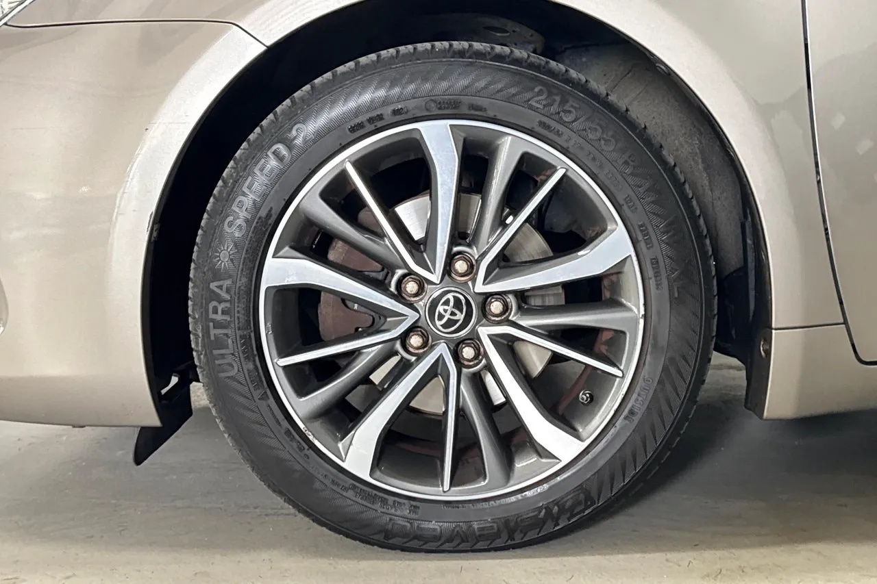 Vehicle image 14