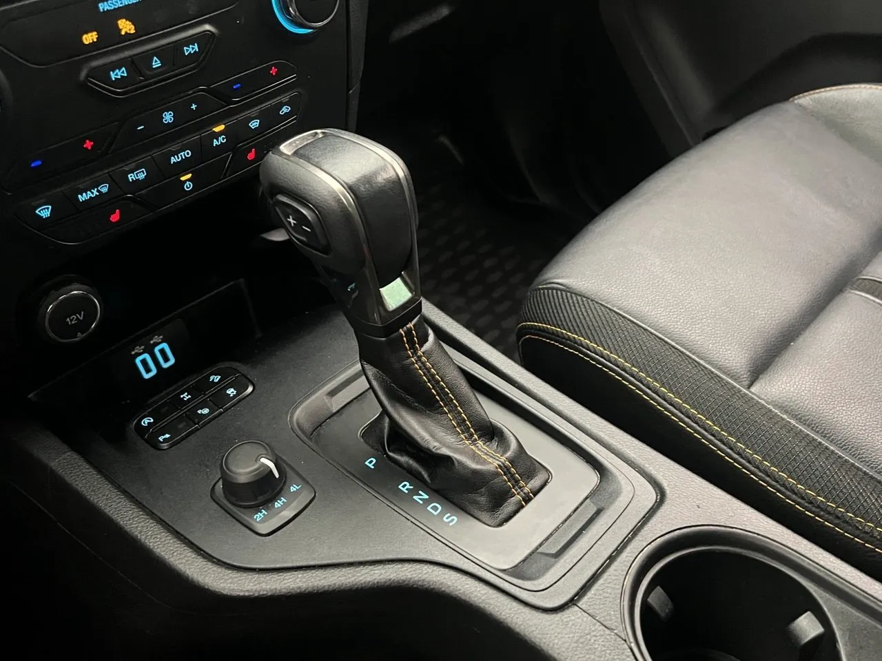 Vehicle image 27
