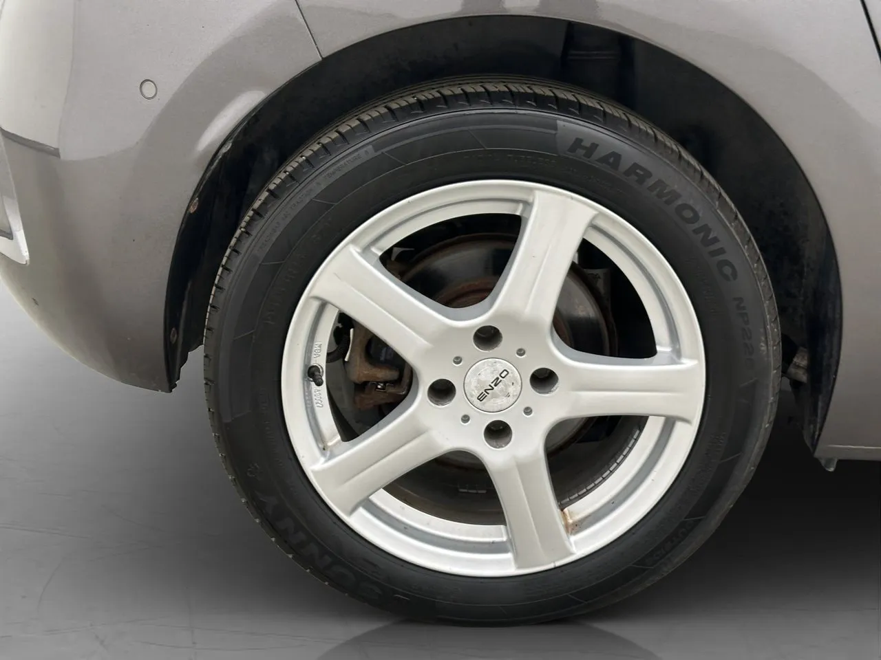 Vehicle image 30