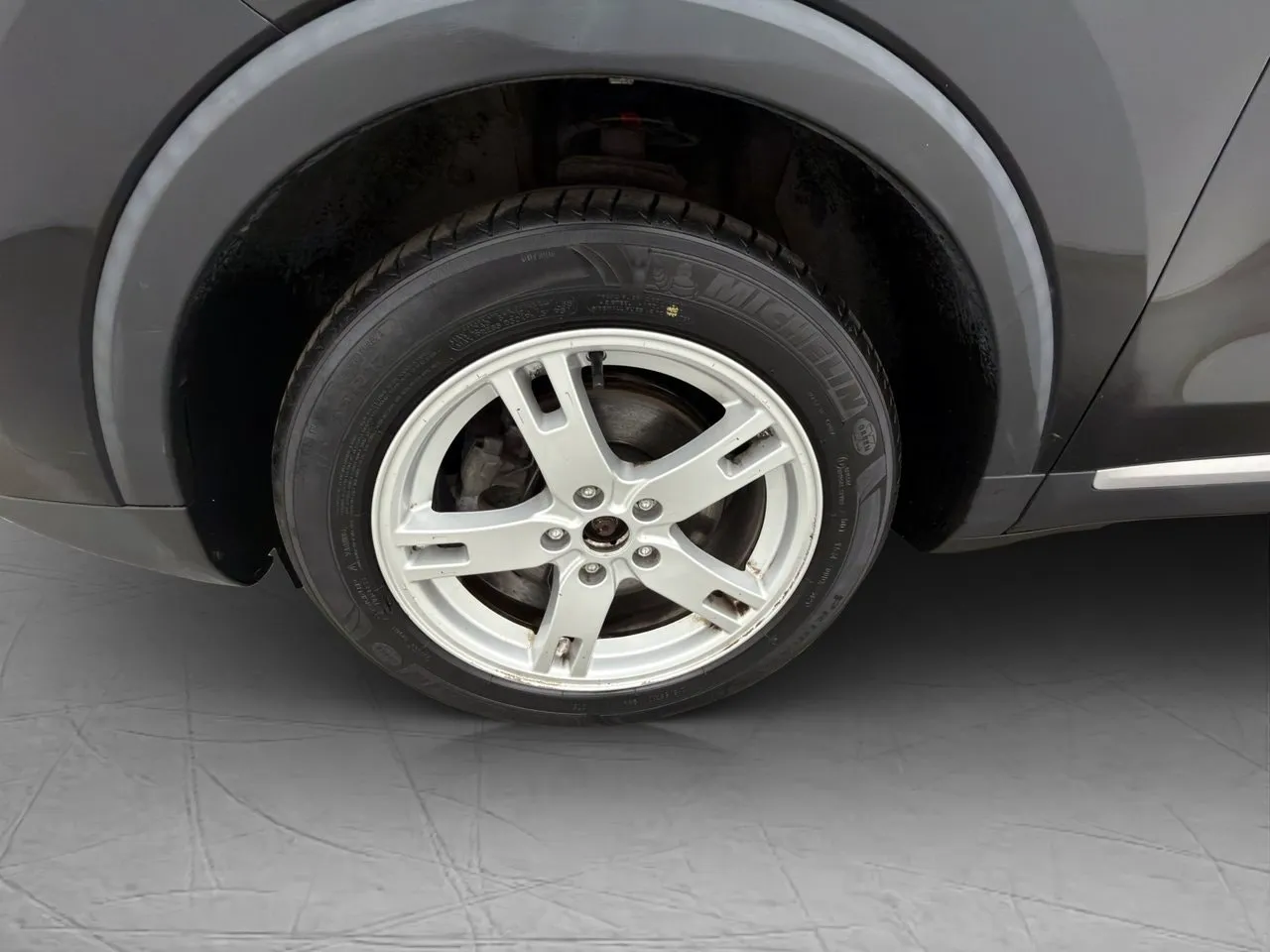 Vehicle image 32