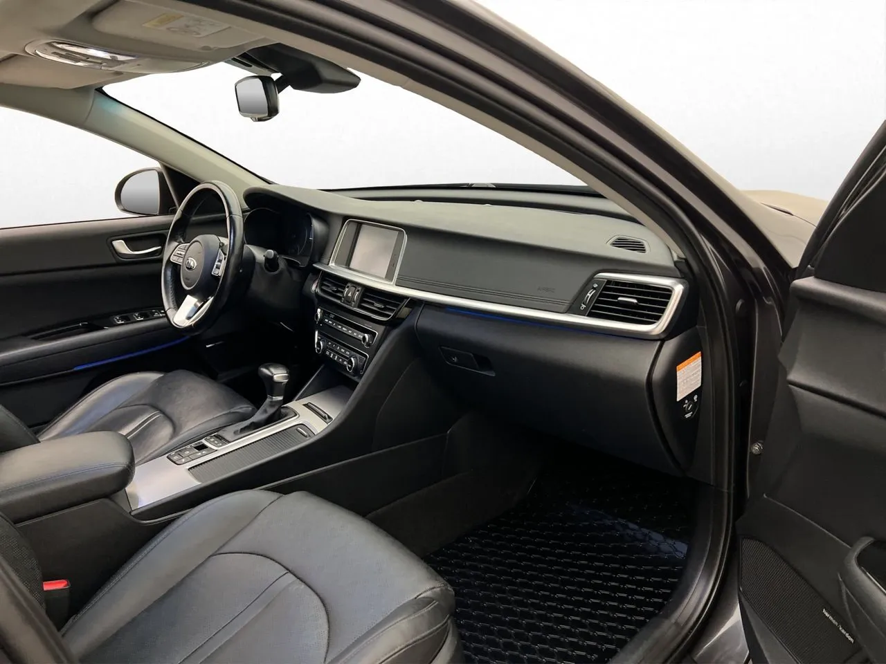 Vehicle image 15