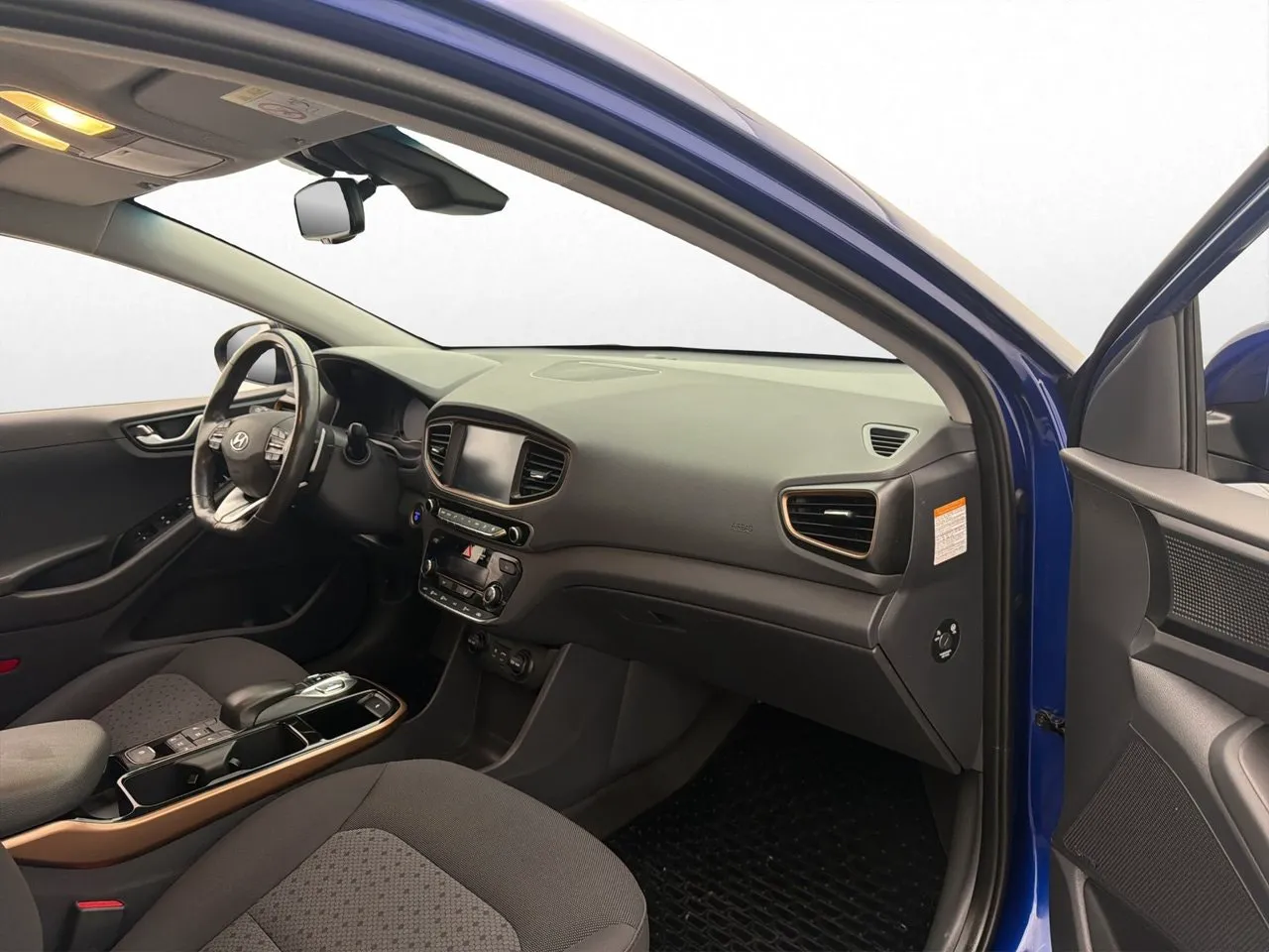 Vehicle image 16